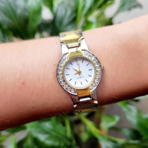 Rhinestone Quartz Classic Watch - Picture 6 of 8